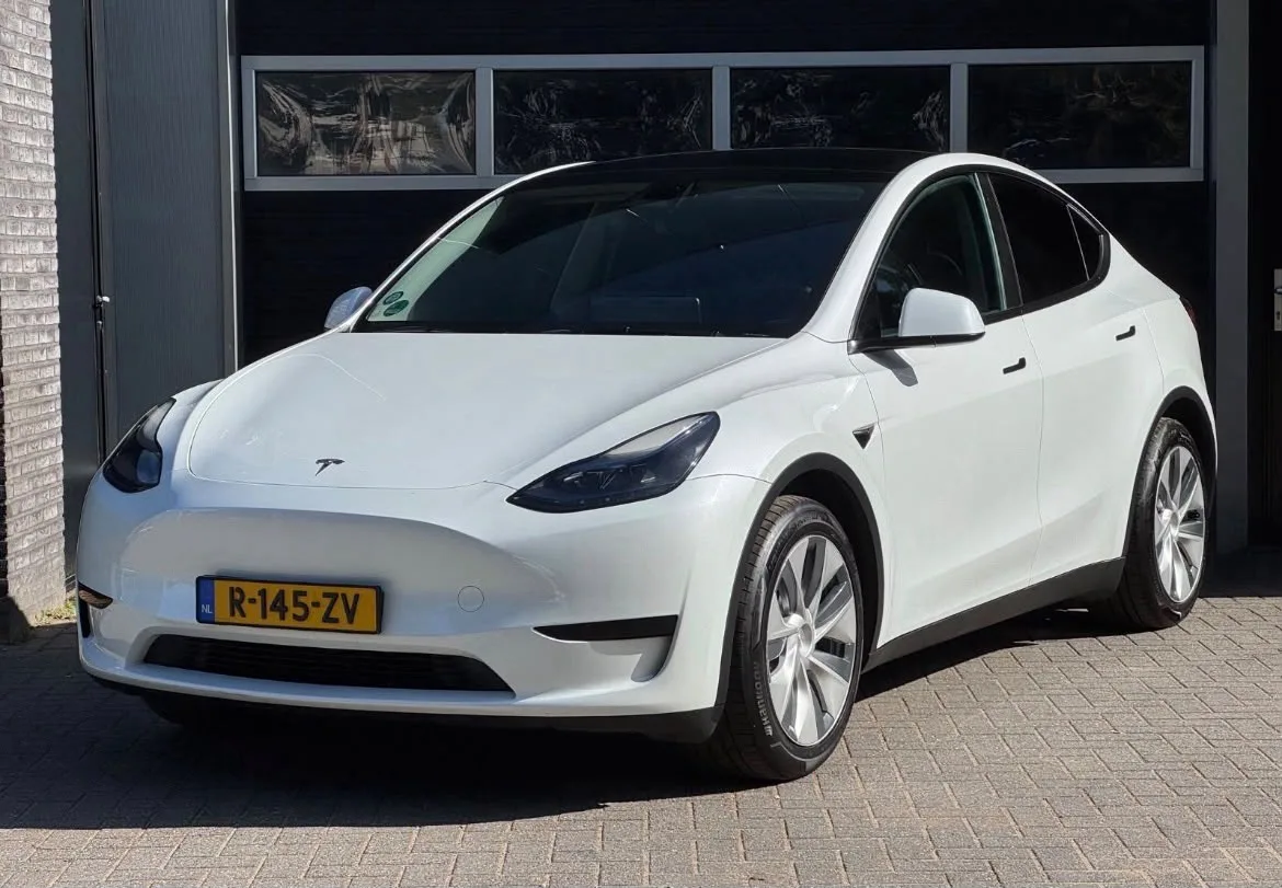Tesla Model Y RWD — foto 2