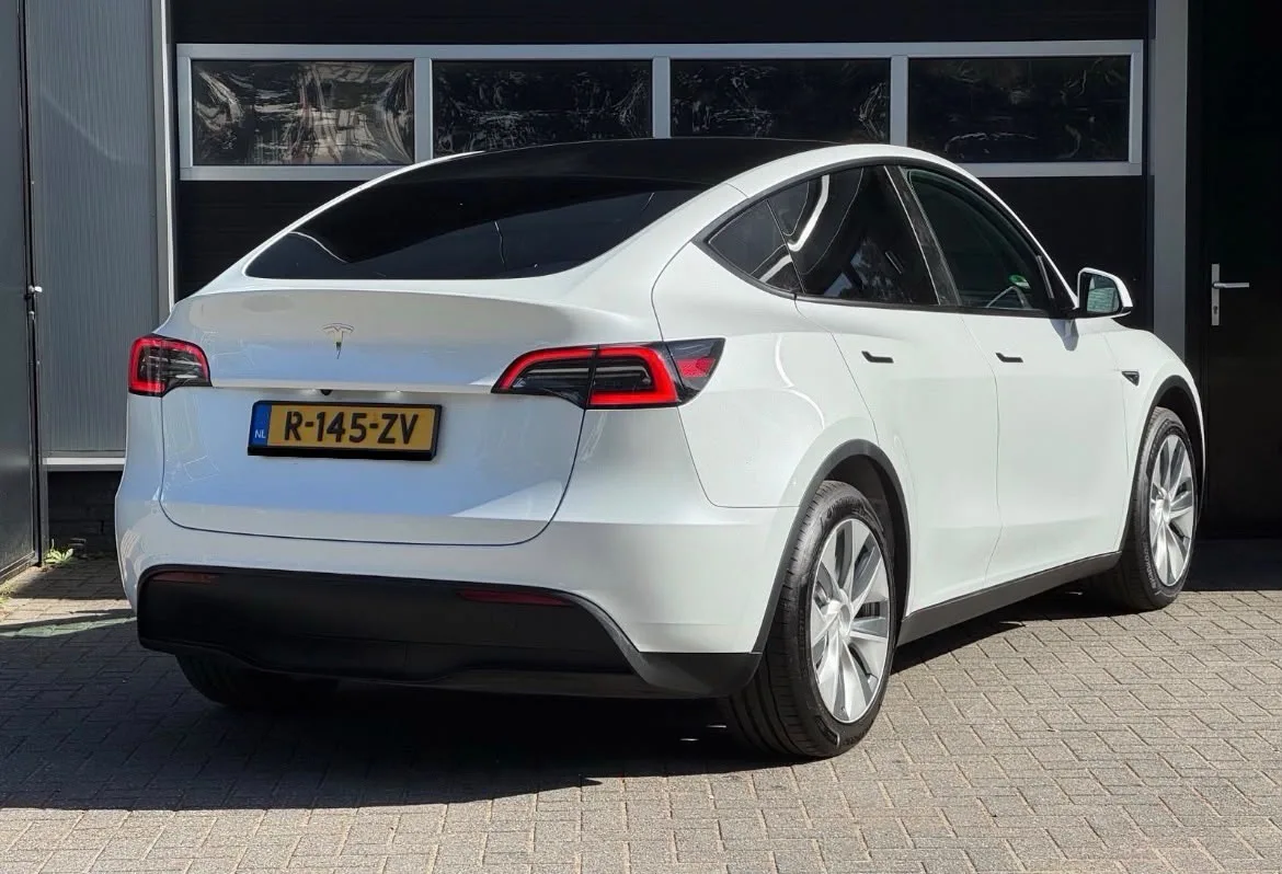 Tesla Model Y RWD — foto 4