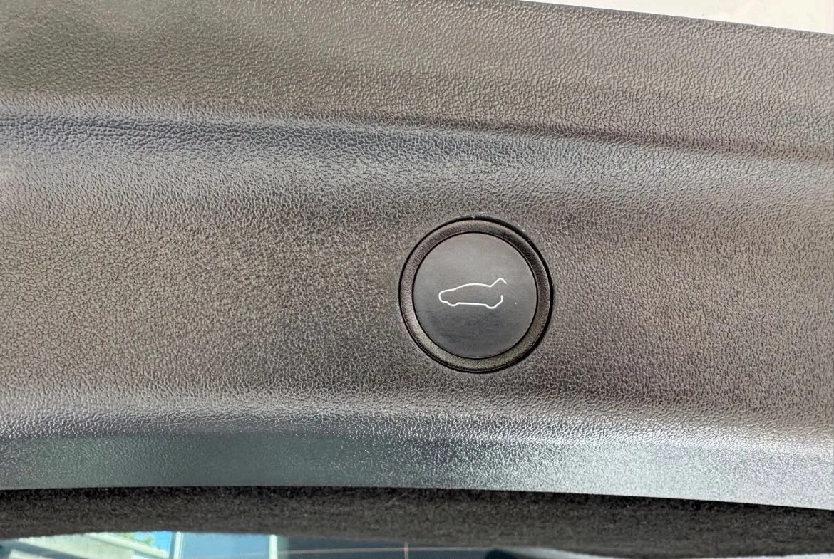 Tesla Model Y RWD — foto 12